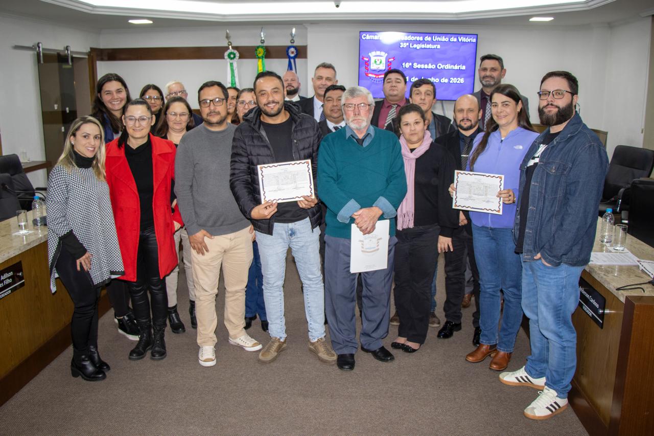 VEREADORES BUSCAM GRATIFICAÇÃO PARA TÉCNICOS DE ENFERMAGEM DAS UBS E HOMENAGEIAM CATEGORIA
